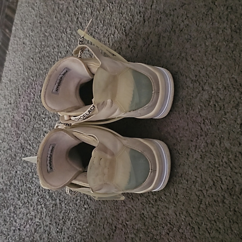 Sneaks - Picture 3 of 3